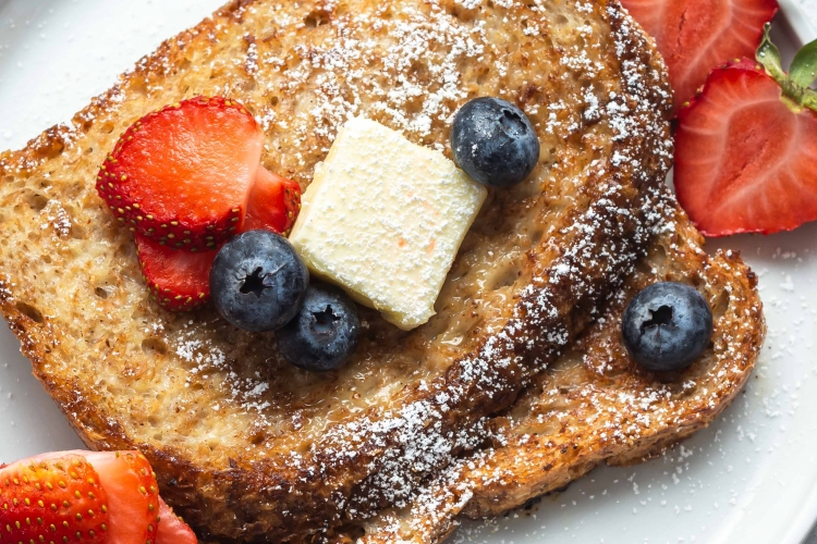 vegan french toast with berries