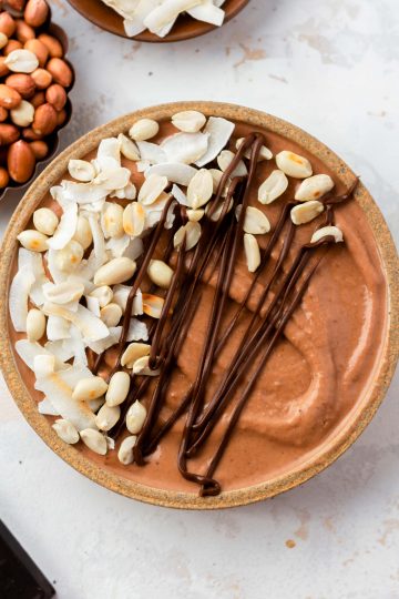 vegan and gluten-free chocolate peanut butter smoothie bowl