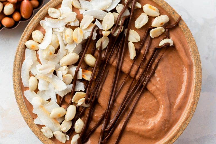 vegan and gluten-free chocolate peanut butter smoothie bowl